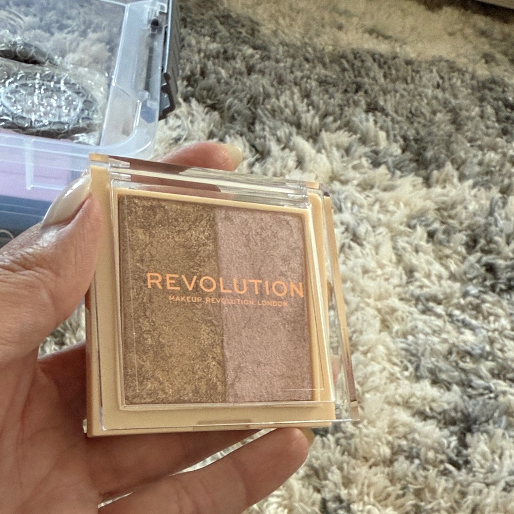 Revolution Dual-Tone Gold and Pink highlighter